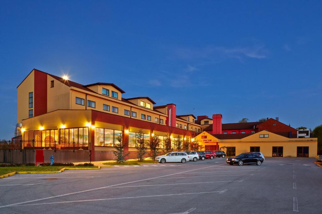 Hotel Picok Ðurđevac Extérieur photo